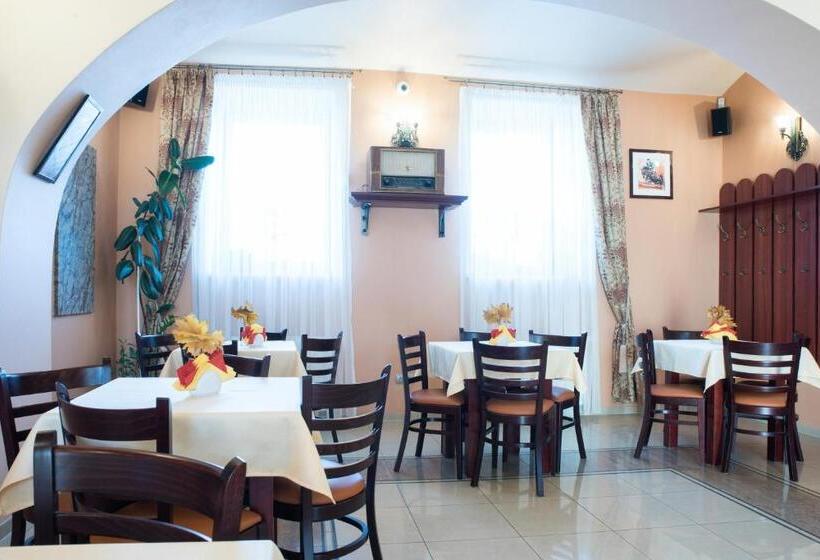 Hotel I Restauracja Brochów