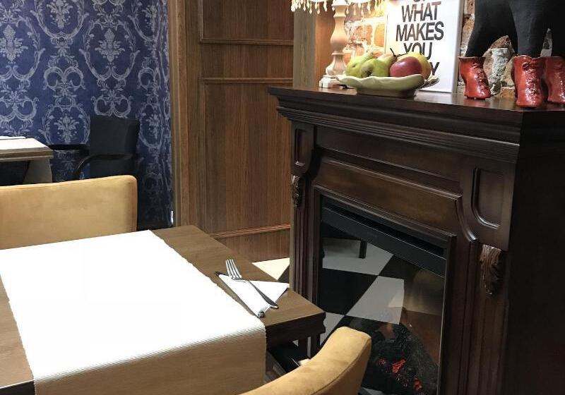 هتل Sleepwalker Boutique Suites