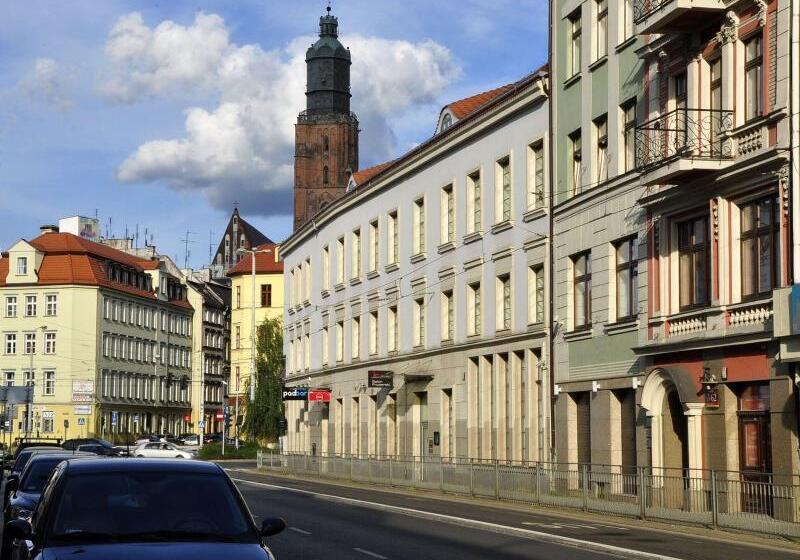 هتل Sleepwalker Boutique Suites