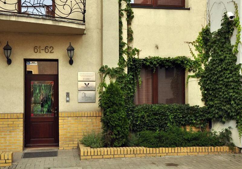 هتل Sleepwalker Boutique Suites