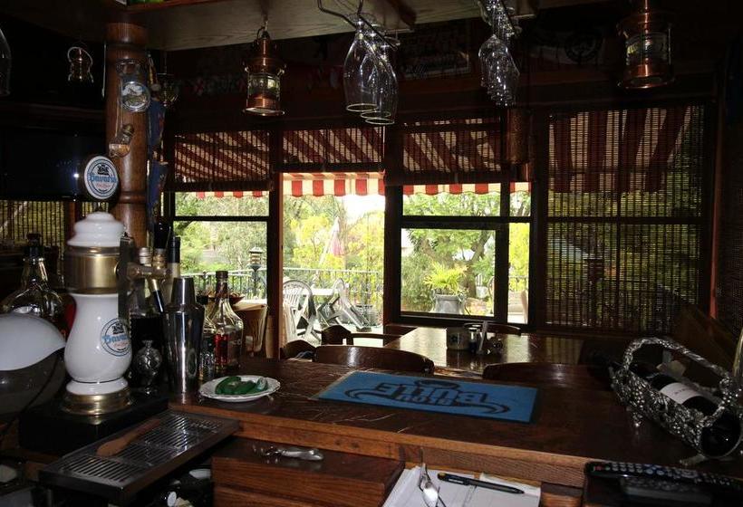 Отель Willy's Chateau