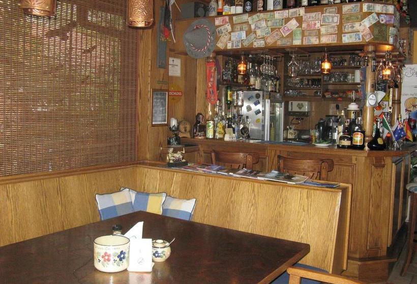 Отель Willy's Chateau