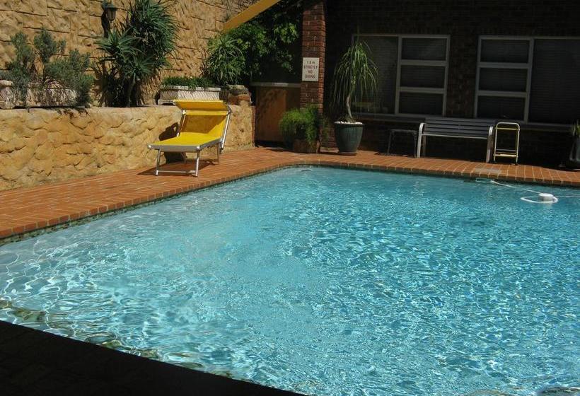 Отель Willy's Chateau