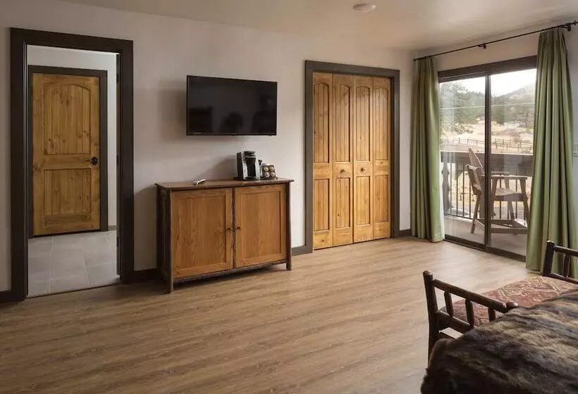 The Landing At Estes Park   Riverside Retreat