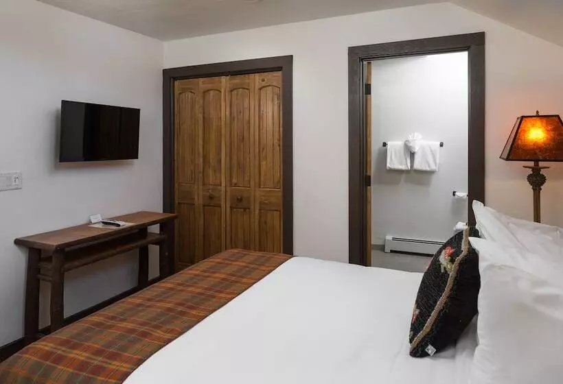 The Landing At Estes Park   Riverside Retreat