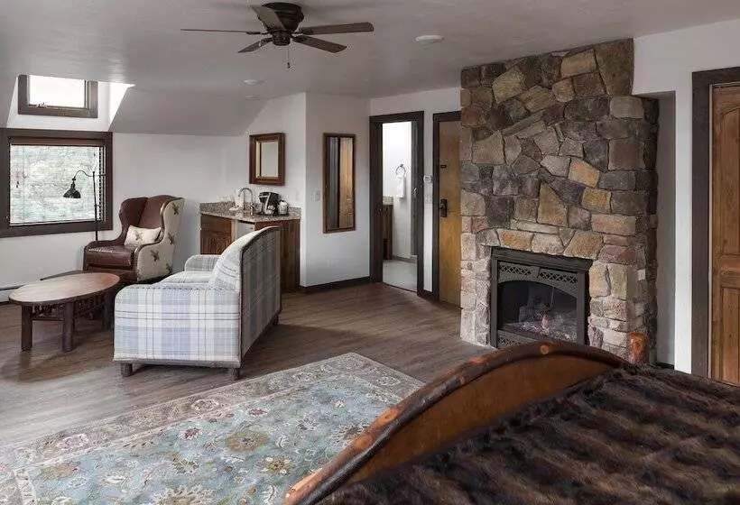 The Landing At Estes Park   Riverside Retreat