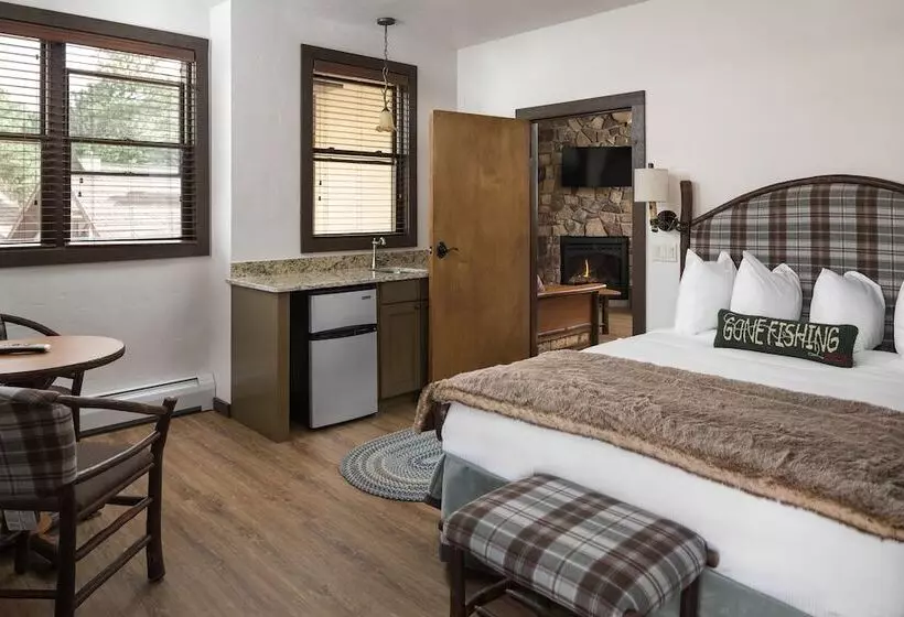 The Landing At Estes Park   Riverside Retreat