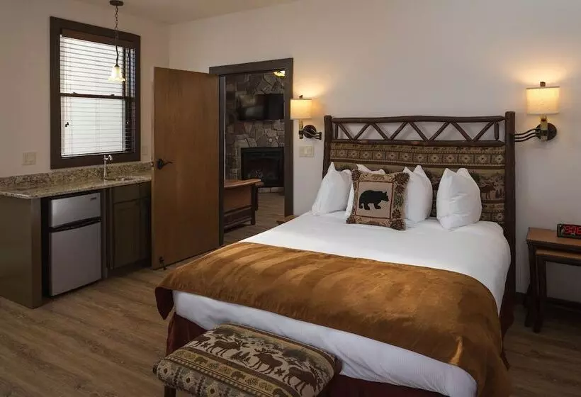 The Landing At Estes Park   Riverside Retreat