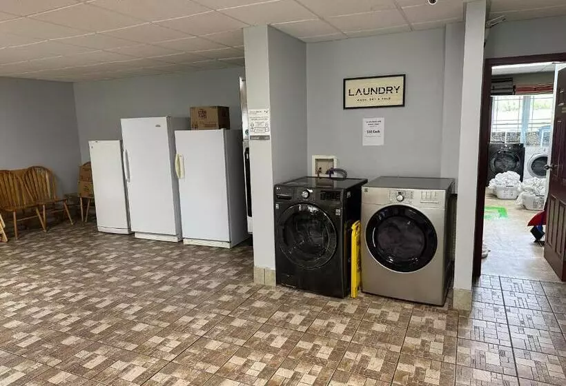 ユースホステル Travellers Inn Fredericton Nb