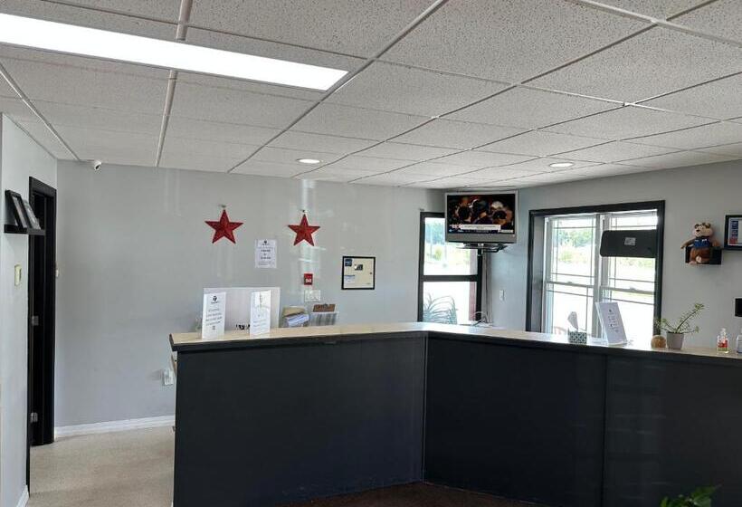 هاستل Travellers Inn Fredericton Nb