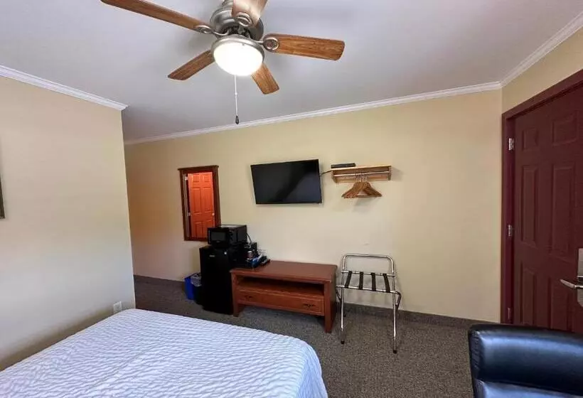 ユースホステル Travellers Inn Fredericton Nb