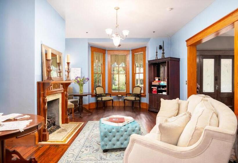 Bed and Breakfast Savannah Suite