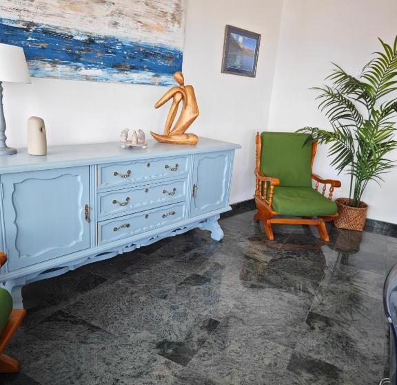 تختخواب و صبحانه Villa Gonzalez Sea Views