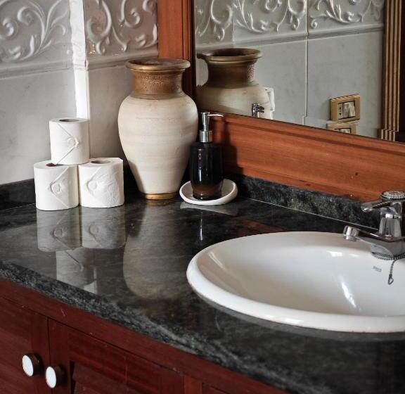 تختخواب و صبحانه Villa Gonzalez Sea Views