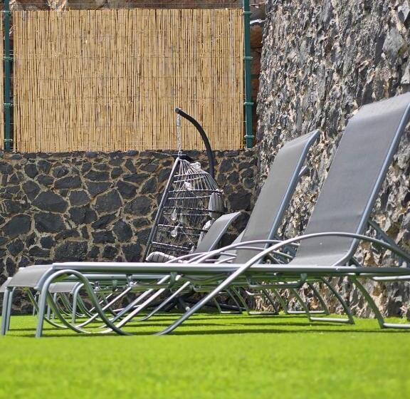 تختخواب و صبحانه Villa Gonzalez Sea Views