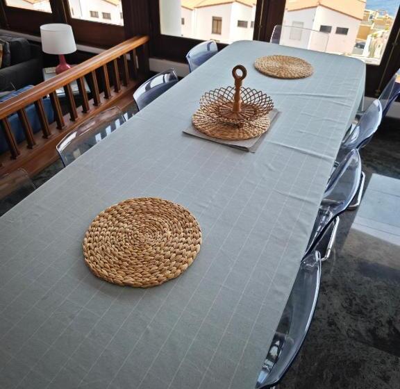 تختخواب و صبحانه Villa Gonzalez Sea Views