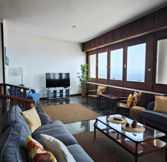 تختخواب و صبحانه Villa Gonzalez Sea Views