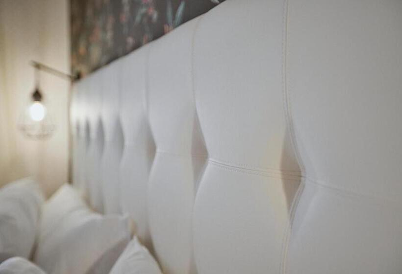 Castrichella Boutique Hotel Rome Airport