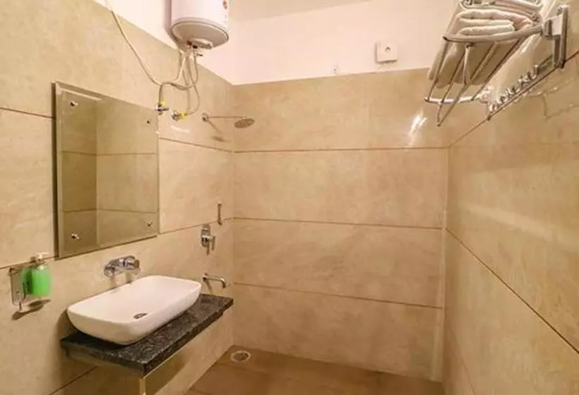 Fabhotel Gh Home