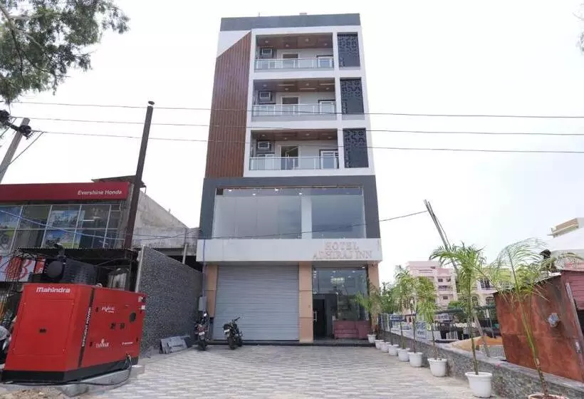 ホテル Adhiraj Inn