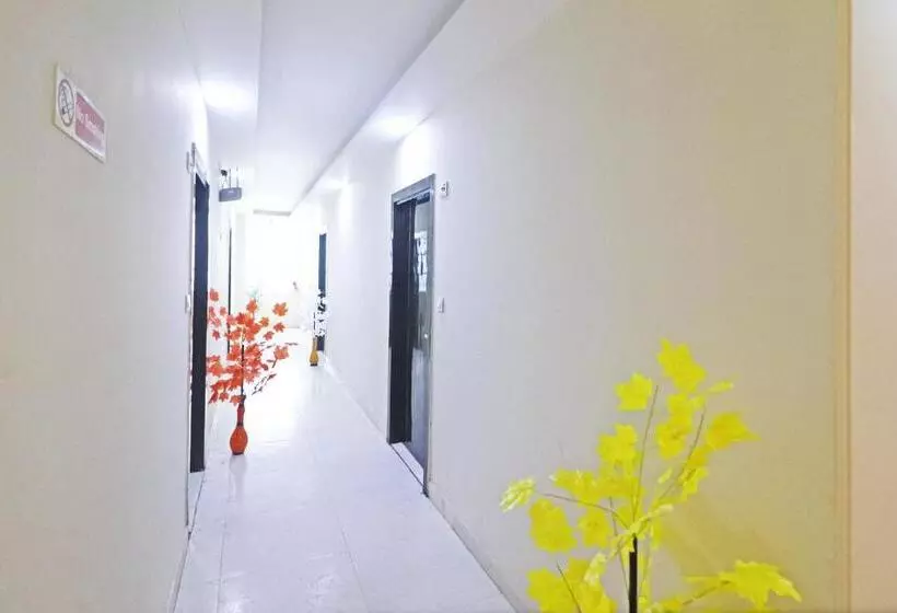 هتل Ambience Stay   At  Igi Delhi Airport