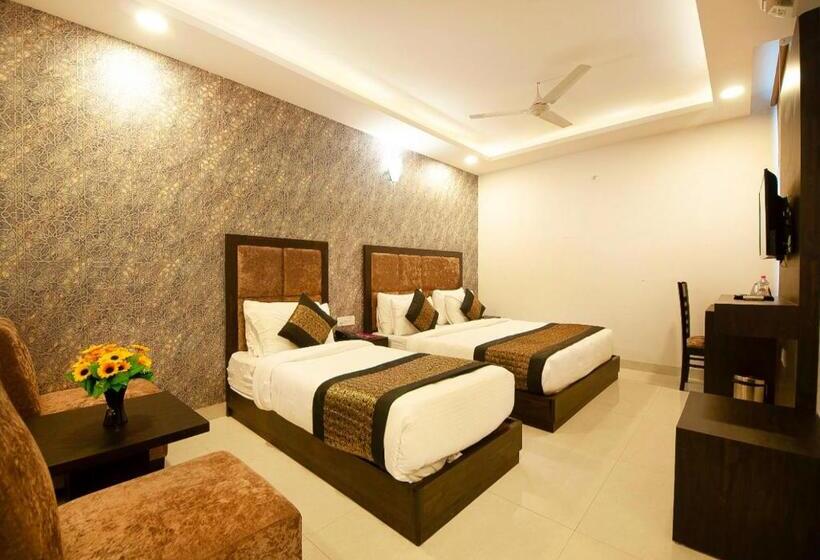 هتل Ambience Stay   At  Igi Delhi Airport