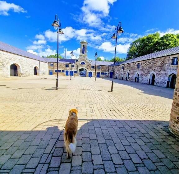 Otel Castle Irvine Estate