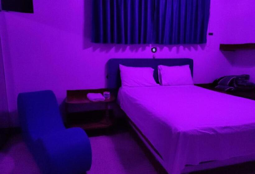 فندق Hostal Reyna