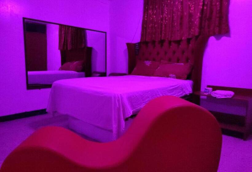 فندق Hostal Reyna