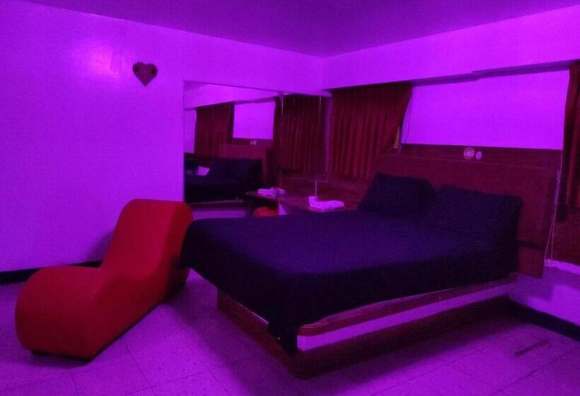 فندق Hostal Reyna