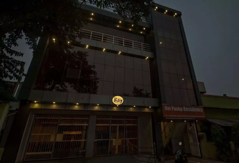 Itsy Hotels Om Pushp Residency