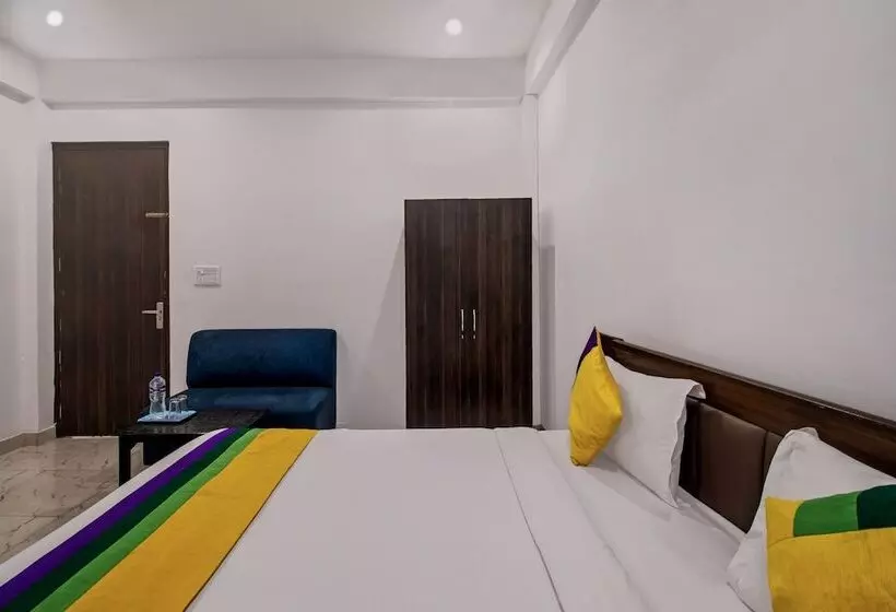 Itsy Hotels Om Pushp Residency