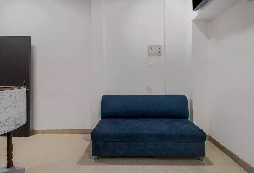 Itsy Hotels Om Pushp Residency