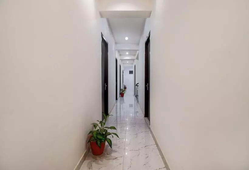 Itsy Hotels Om Pushp Residency