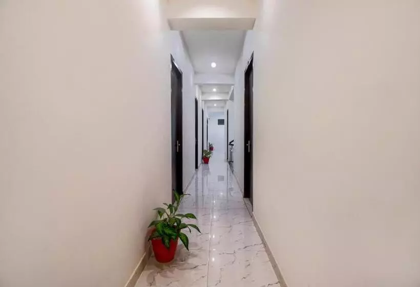 Itsy Hotels Om Pushp Residency