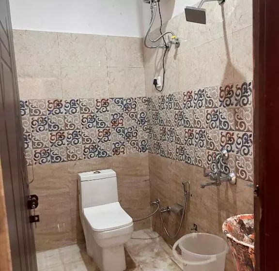 ホテル Sarthak Villa