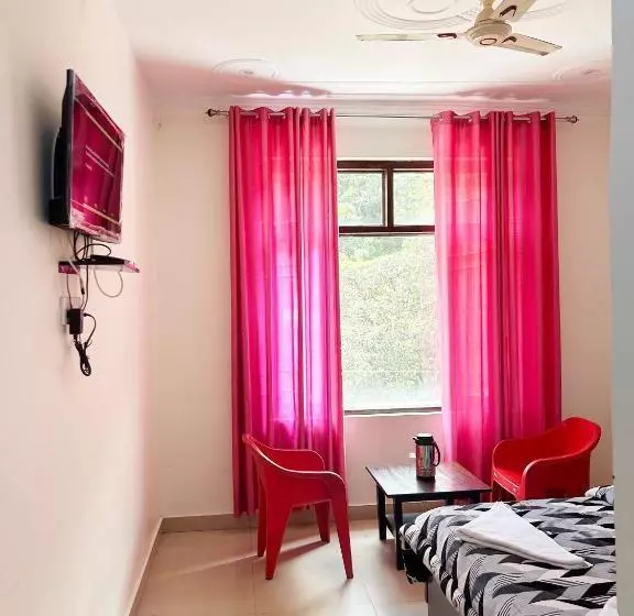 ホテル Sarthak Villa