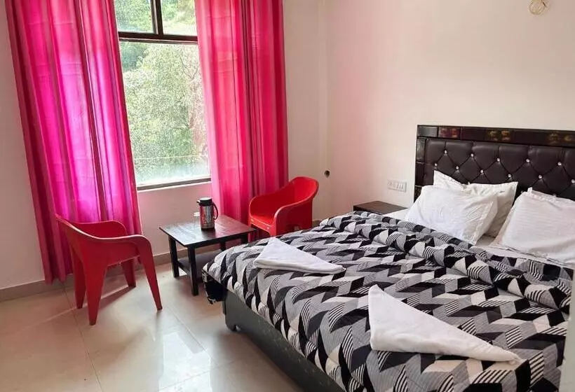 ホテル Sarthak Villa