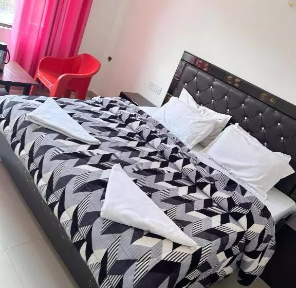 ホテル Sarthak Villa