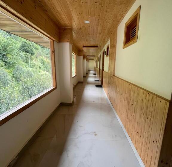 בית מלון כפרי Varuni Classic Mcleod Ganj !! Near Mall Road !!