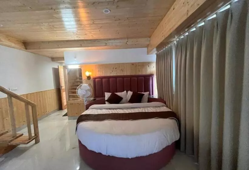 Hotelli Varuni Classic Mcleod Ganj !! Near Mall Road !!