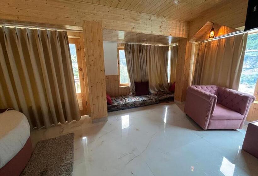 בית מלון כפרי Varuni Classic Mcleod Ganj !! Near Mall Road !!