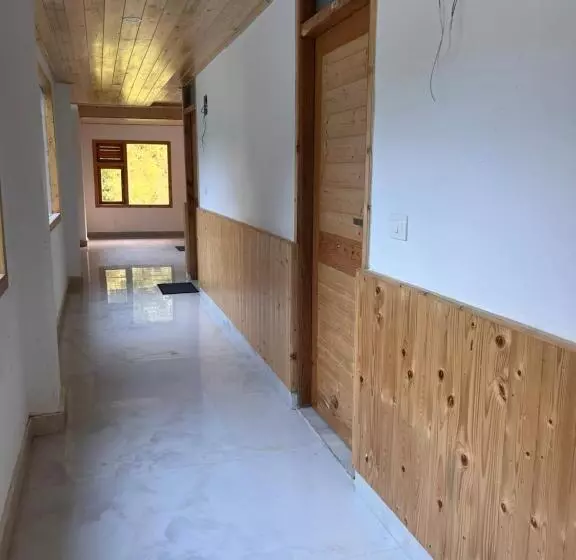 Hotelli Varuni Classic Mcleod Ganj !! Near Mall Road !!