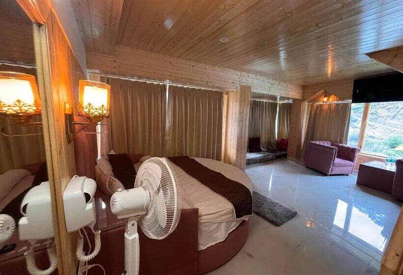 בית מלון כפרי Varuni Classic Mcleod Ganj !! Near Mall Road !!