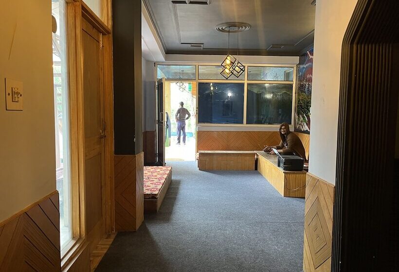 בית מלון כפרי The Locals By Roomshala