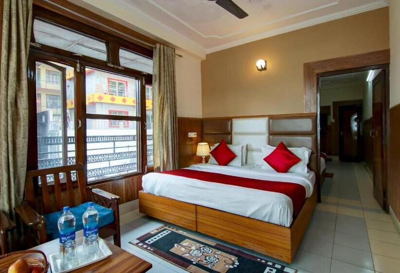 בית מלון כפרי Varuni Classic Mcleod Ganj !! Near Mall Road !!