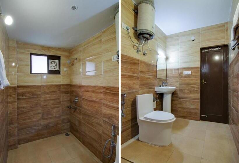 בית מלון כפרי Varuni Classic Mcleod Ganj !! Near Mall Road !!