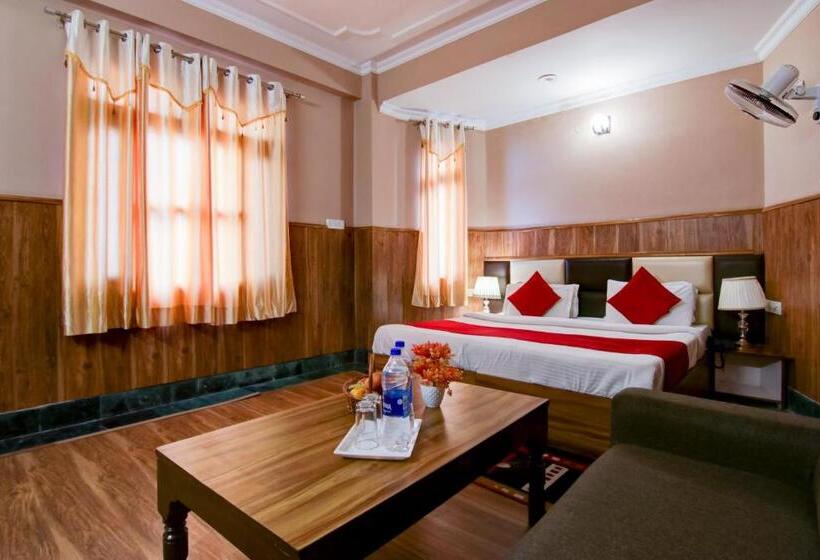 בית מלון כפרי Varuni Classic Mcleod Ganj !! Near Mall Road !!