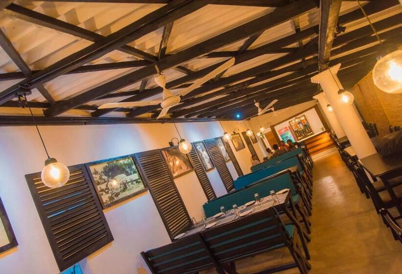 Mahi Beach Hotel & Restaurant