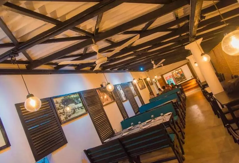 Mahi Beach Hotel & Restaurant